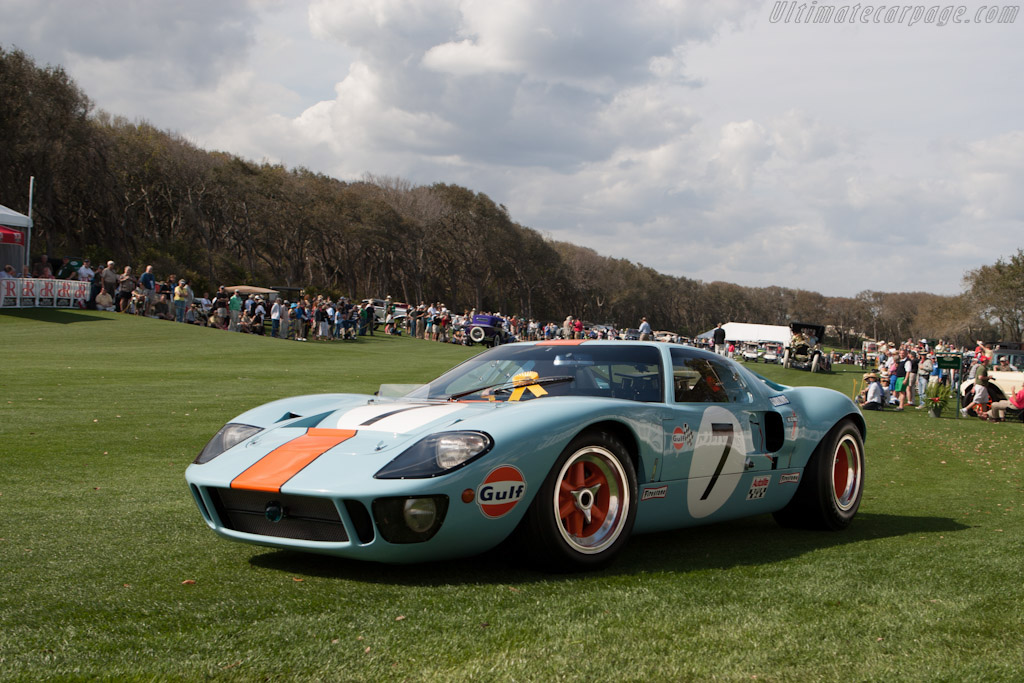 Ford-GT40-Mk-I-Gulf.jpg