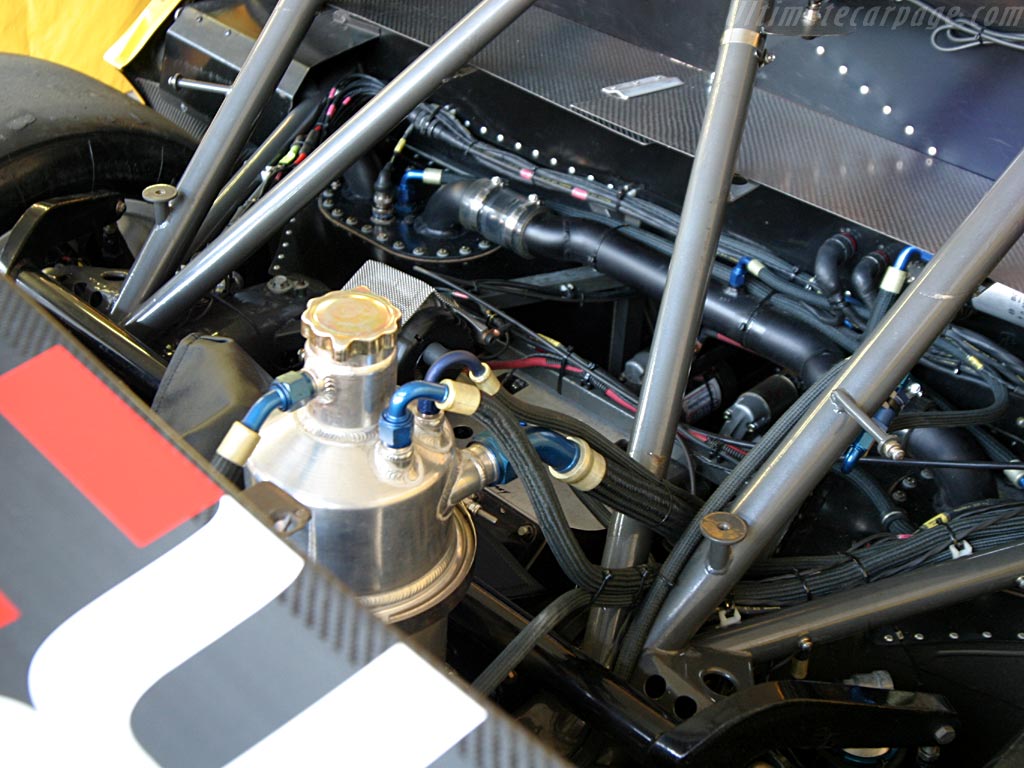 http://www.ultimatecarpage.com/images/large/2028/Chevrolet-Corvette-C5-R_12.jpg