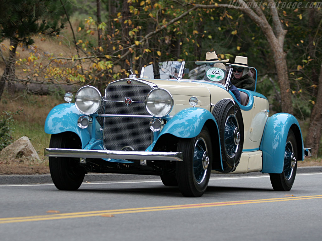 Click here to open the Cadillac 452 A V16 Pinin Farina Roadster gallery