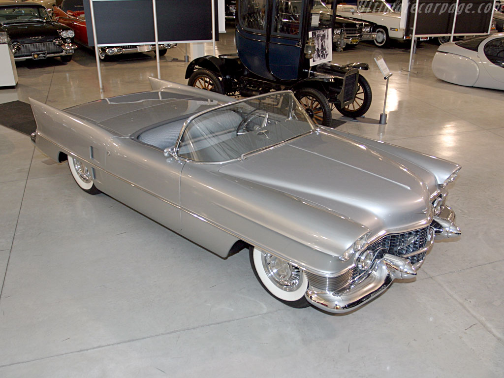 Click here to open the Cadillac Le Mans Concept gallery