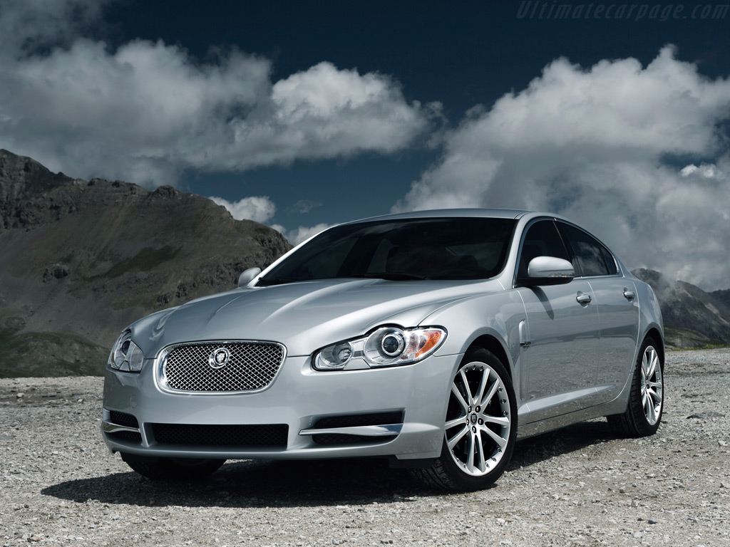 Click here to open the Jaguar XF Diesel S gallery