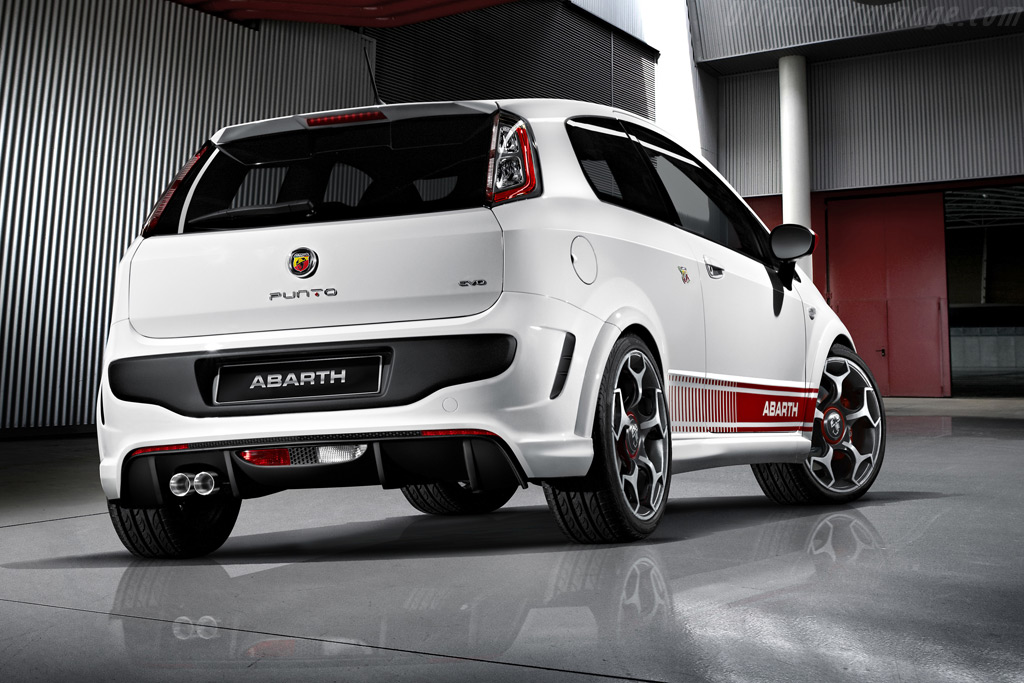 Fiat Abarth Punto Evo High Resolution Image 3 of 4