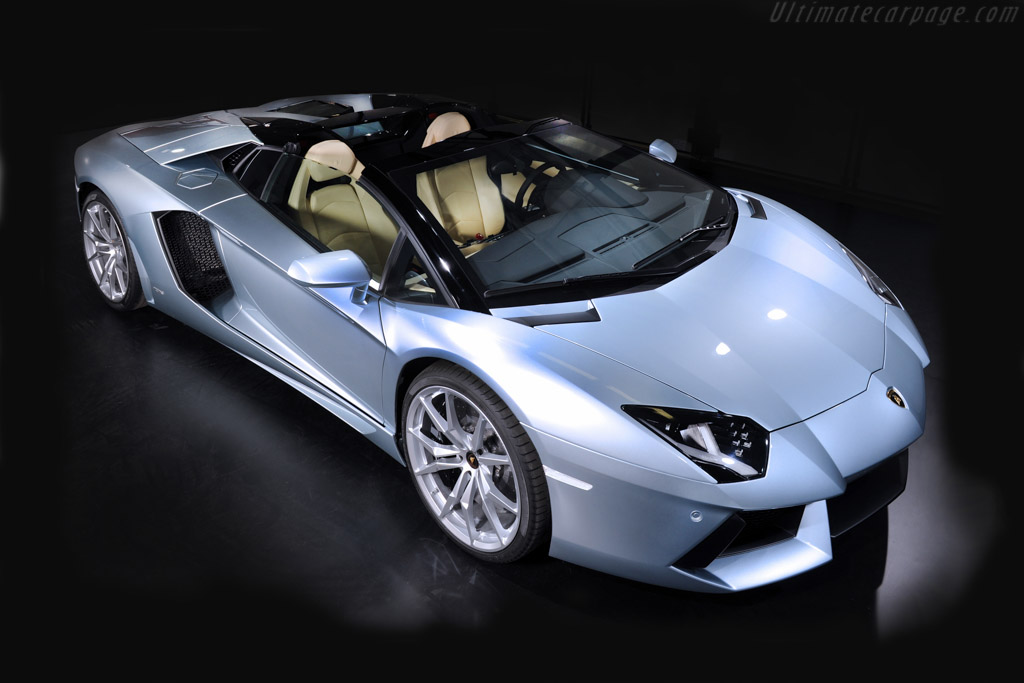 Click here to open the Lamborghini Aventador LP700-4 Roadster gallery