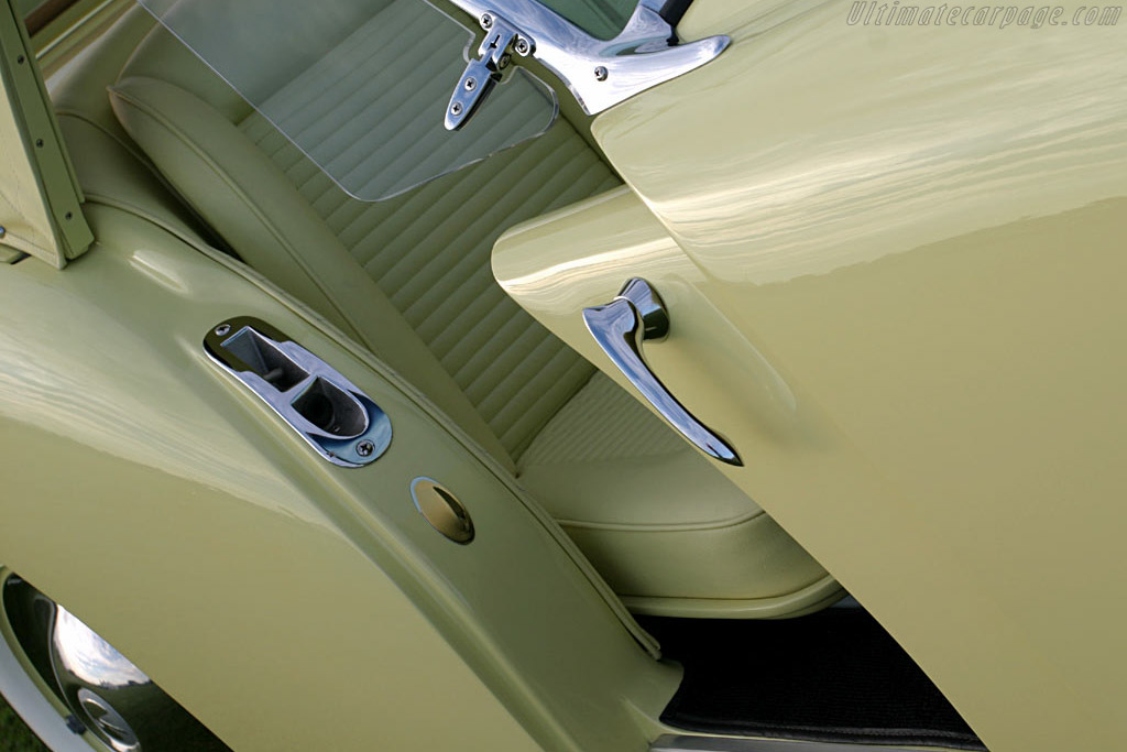 Kaiser Darrin D.K.F. 161 - Chassis: 161-001131  - 2005 Palm Beach International, a Concours d'Elegance