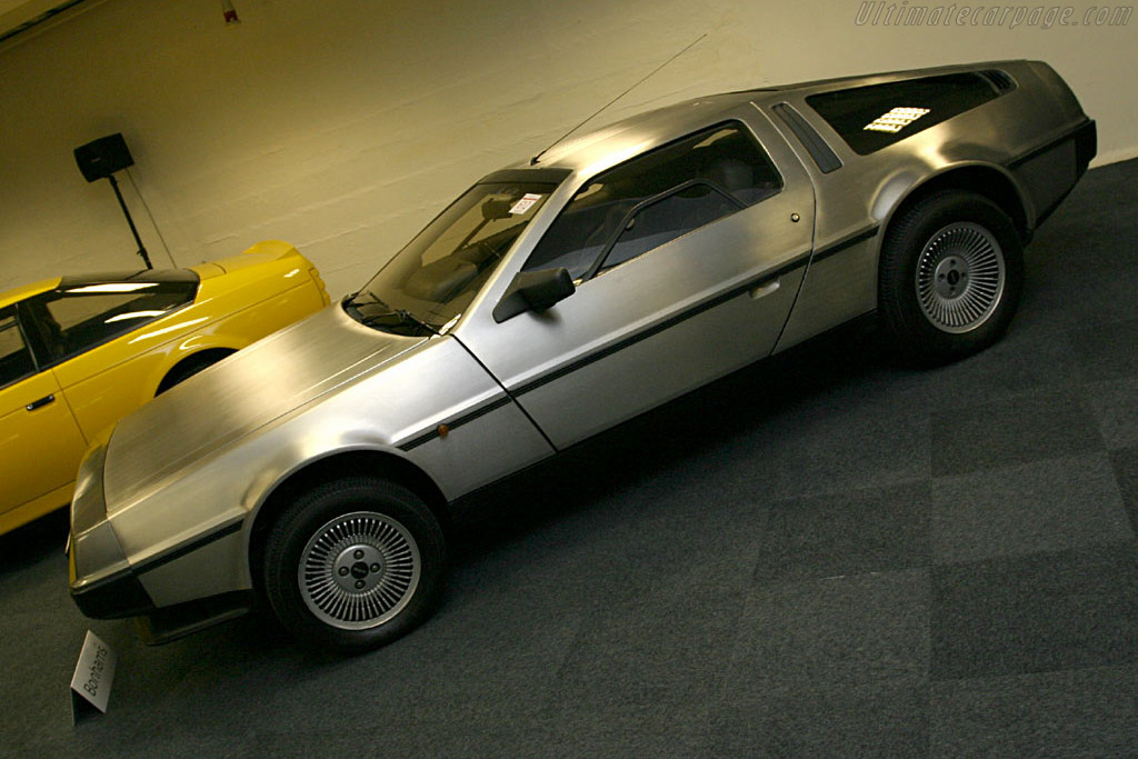 DeLorean DMC 12