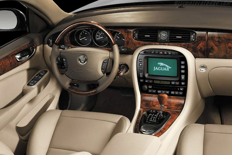 Jaguar XJR