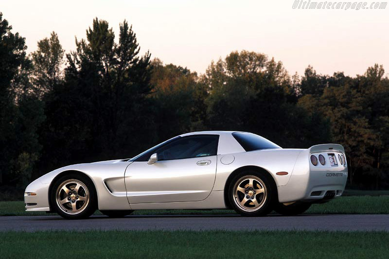 Chevrolet Corvette C5 White Shark