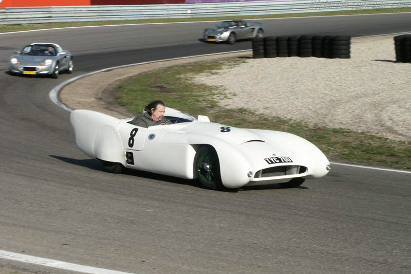 Lotus 8 MG