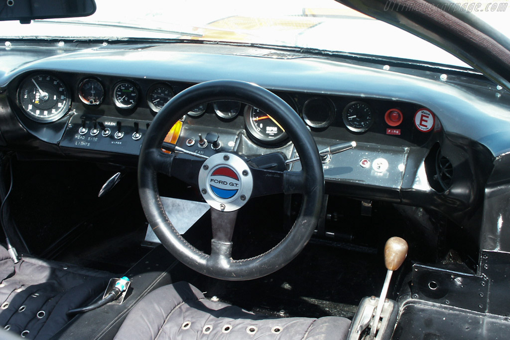 Ford GT40 Mk I Gulf - Chassis: GT40P/1084  - 2002 Louis Vuitton Classic