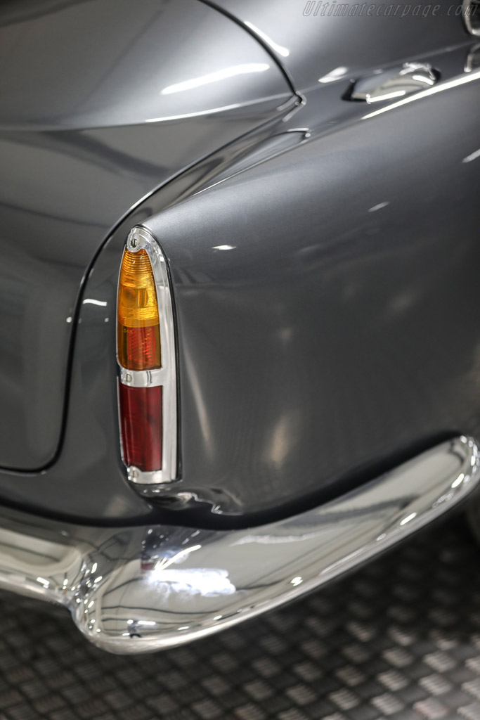 Aston Martin DB4 GT