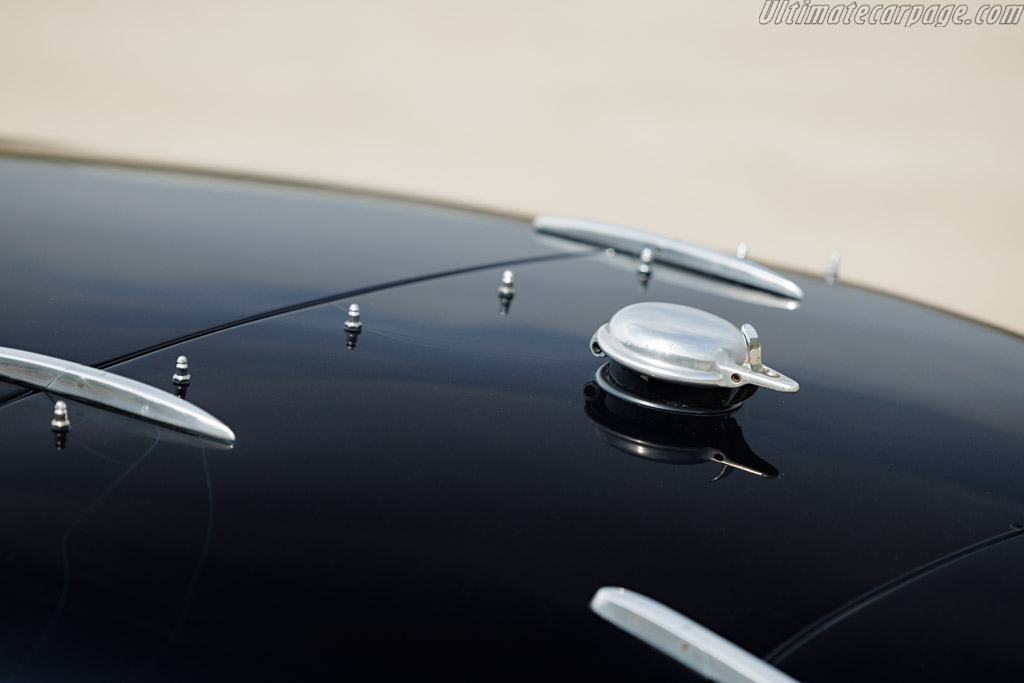 Alfa Romeo 8C 2900B Lungo Touring Spider