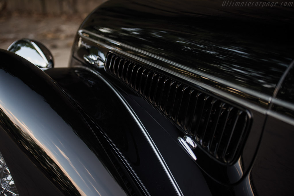 Alfa Romeo 8C 2900B Lungo Touring Spider