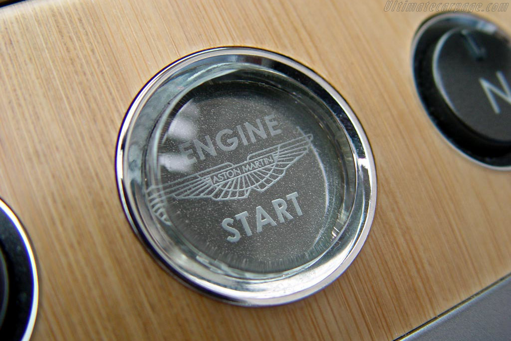 Aston Martin DB9 Volante