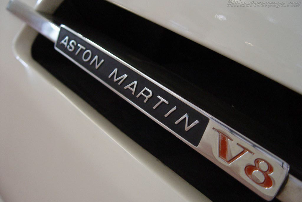 Aston Martin V8 Volante