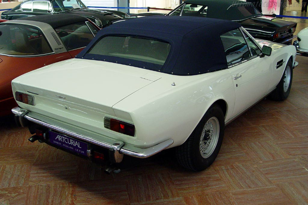Aston Martin V8 Volante