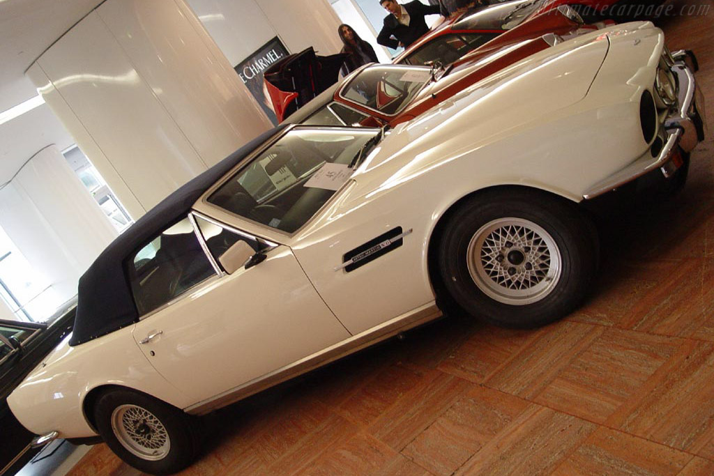 Aston Martin V8 Volante