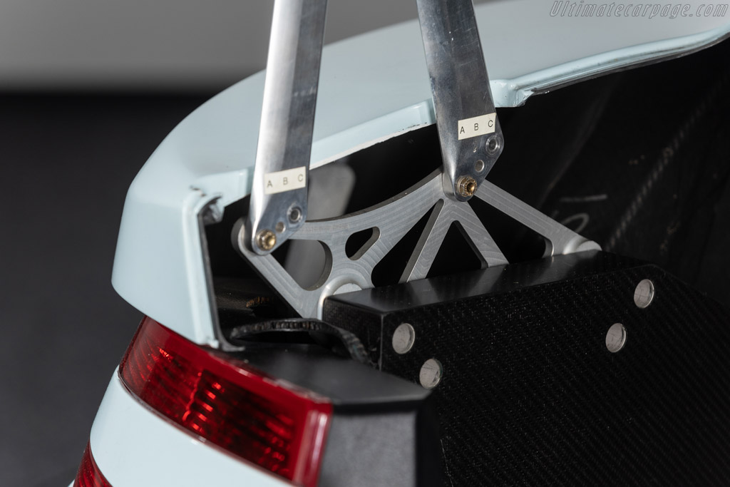 Aston Martin DBR9