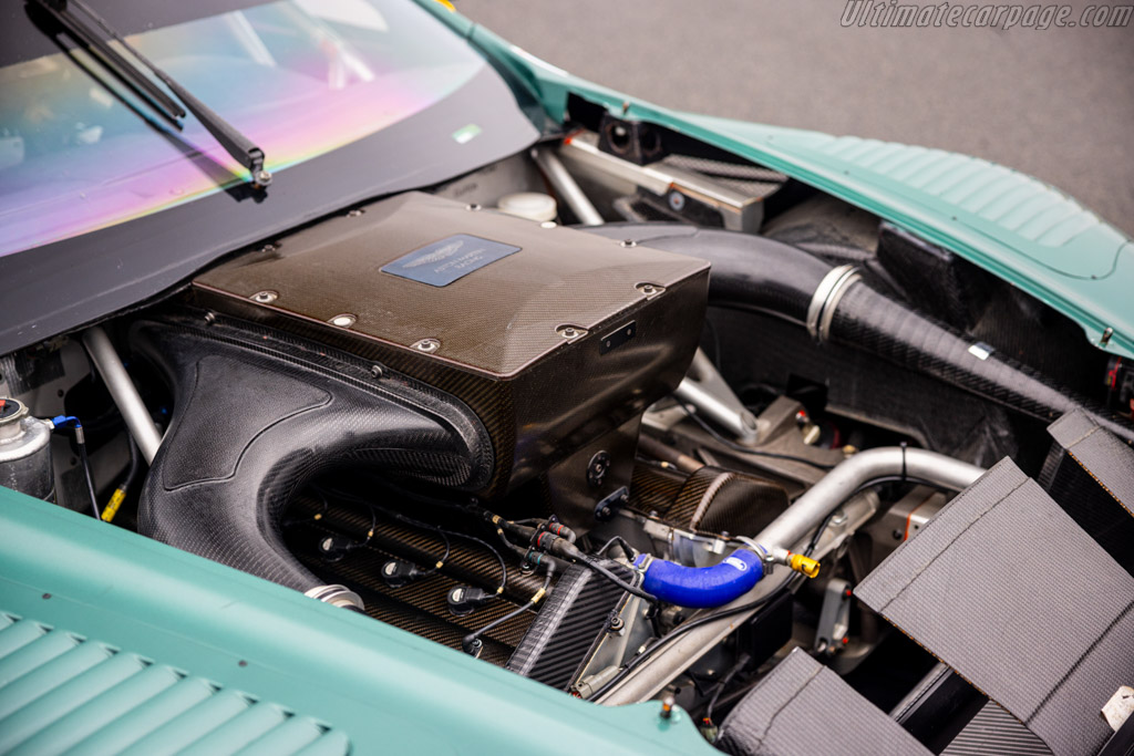 Aston Martin DBR9