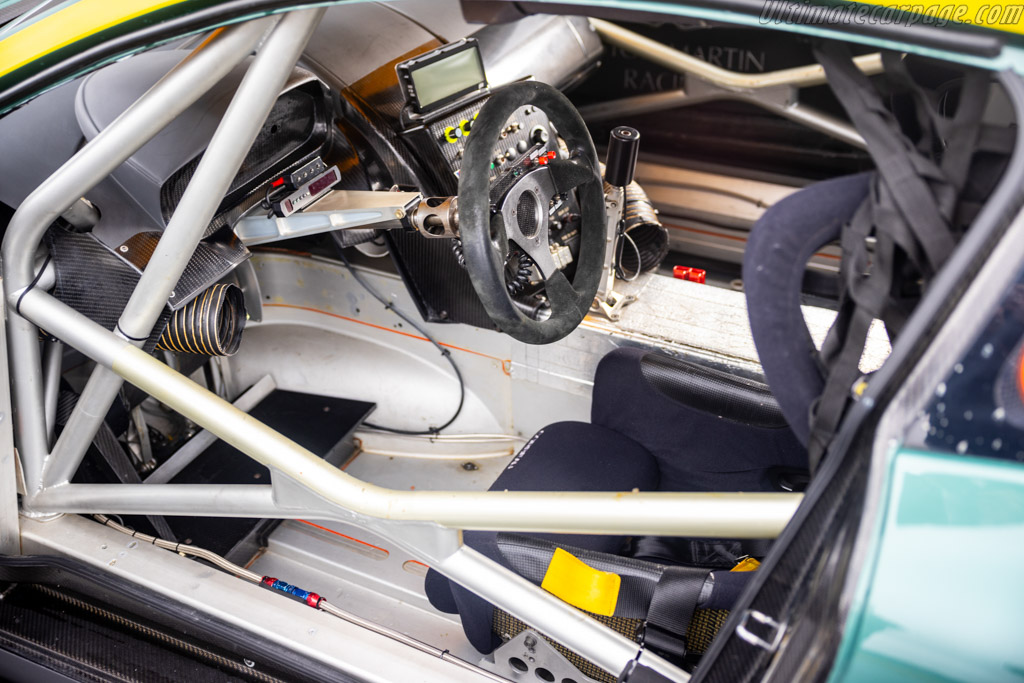 Aston Martin DBR9