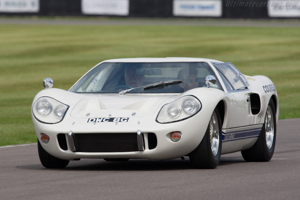 Ford GT40 Mk III - Chassis: M3/1107  - 2011 Goodwood Revival
