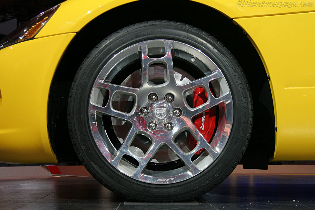 Dodge Viper SRT-10 Coupe   - 2006 North American International Auto Show (NAIAS)