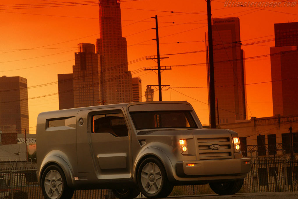 Ford SYNus Concept