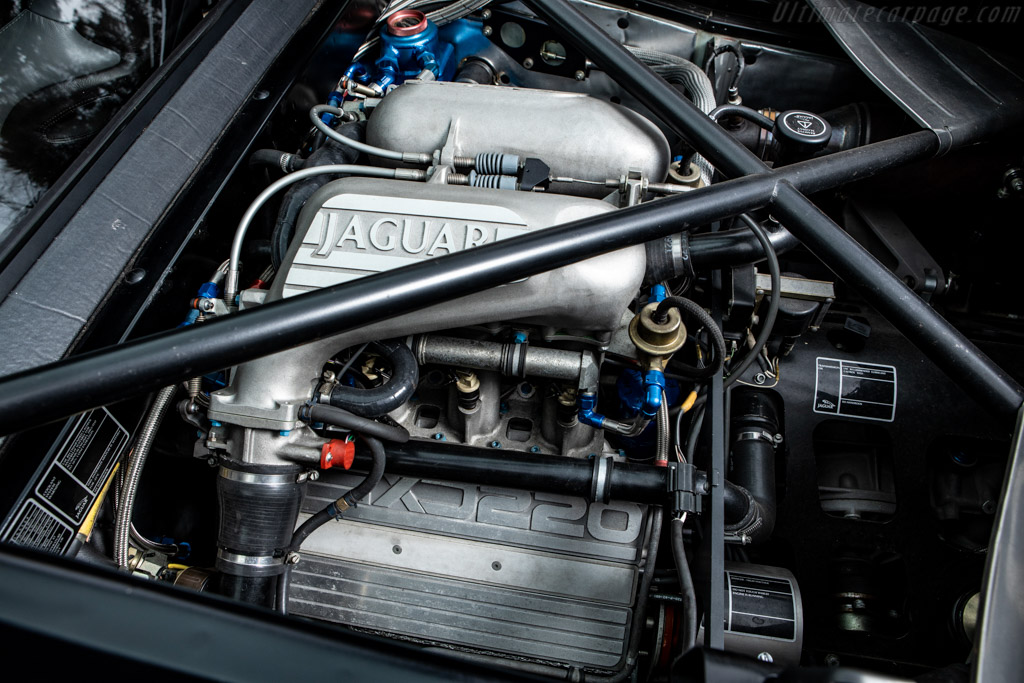 Jaguar XJ220
