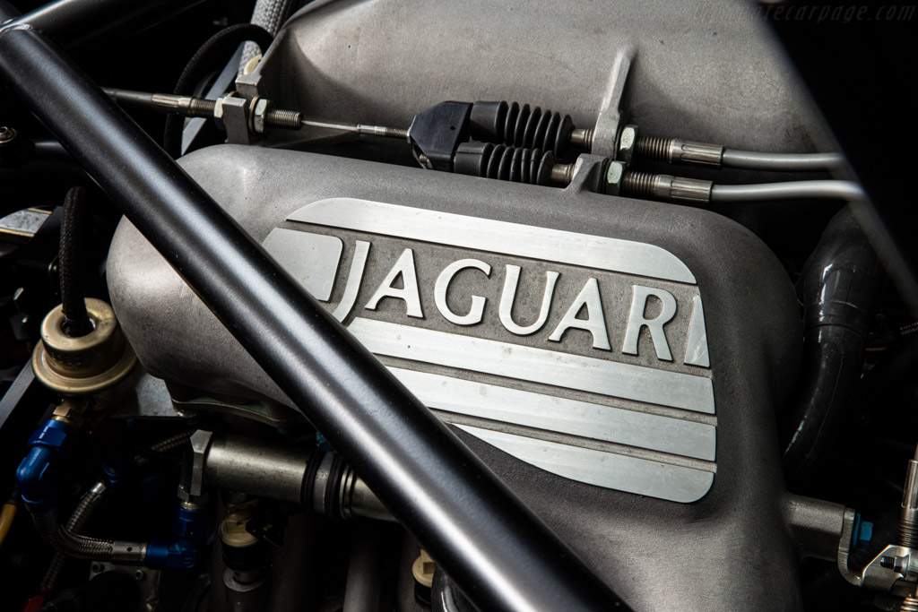 Jaguar XJ220