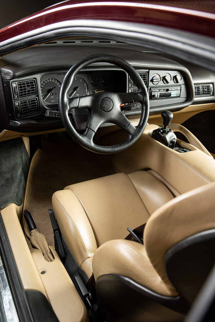 Jaguar XJ220