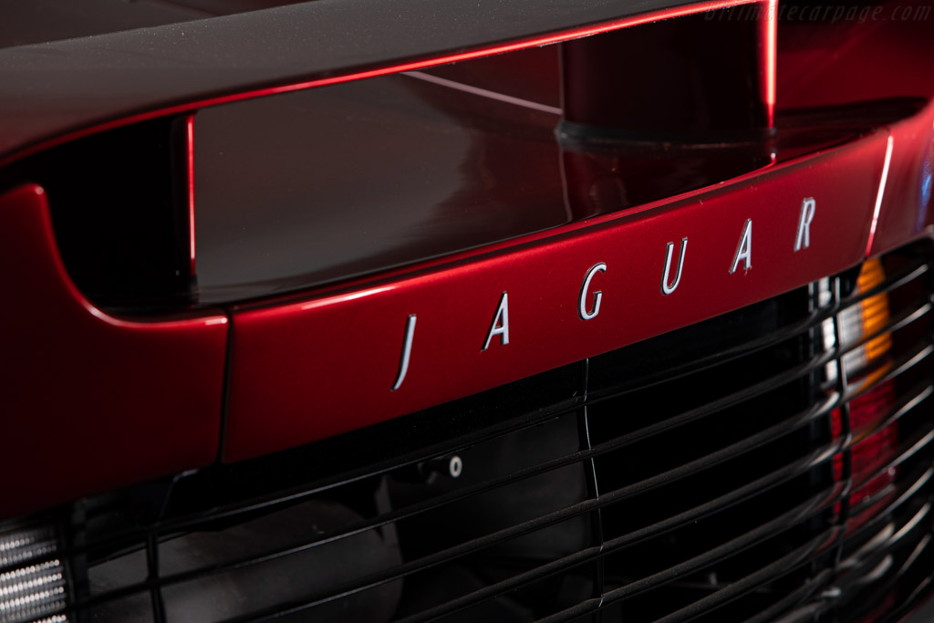 Jaguar XJ220