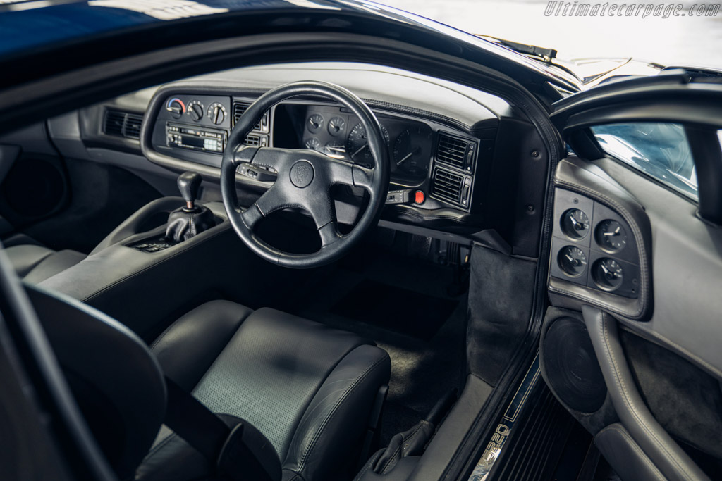 Jaguar XJ220