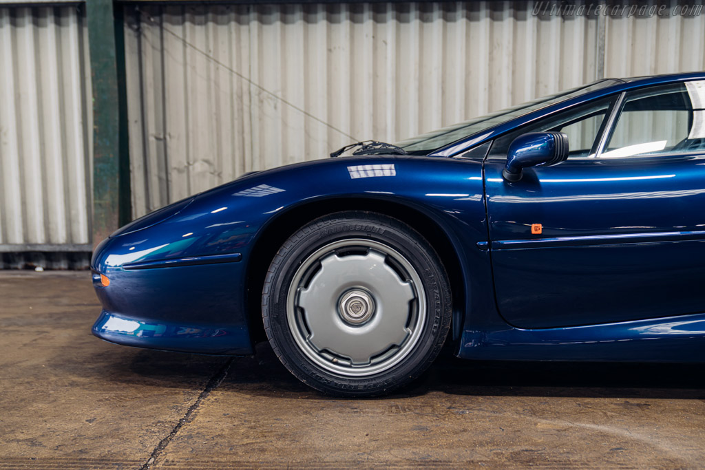 Jaguar XJ220