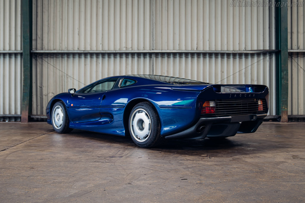 Jaguar XJ220