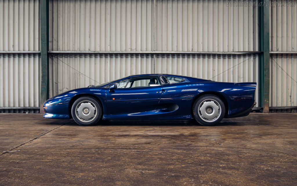Jaguar XJ220