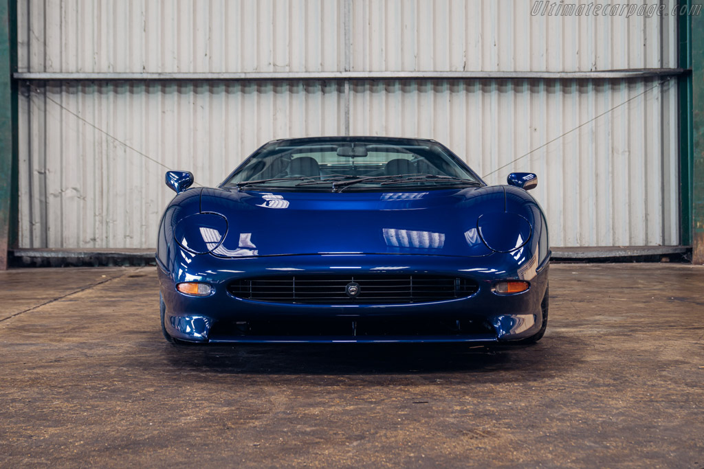 Jaguar XJ220