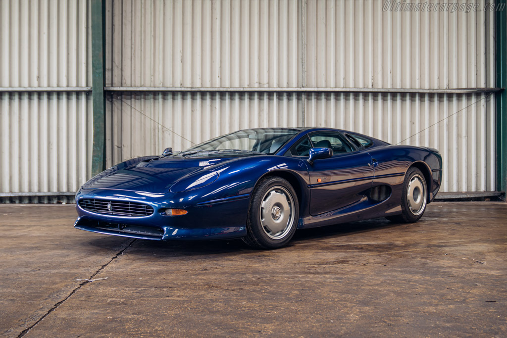 Jaguar XJ220