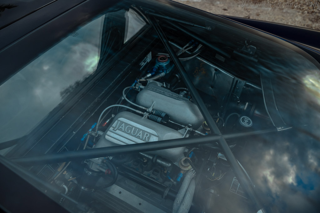 Jaguar XJ220