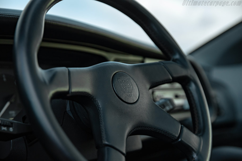 Jaguar XJ220