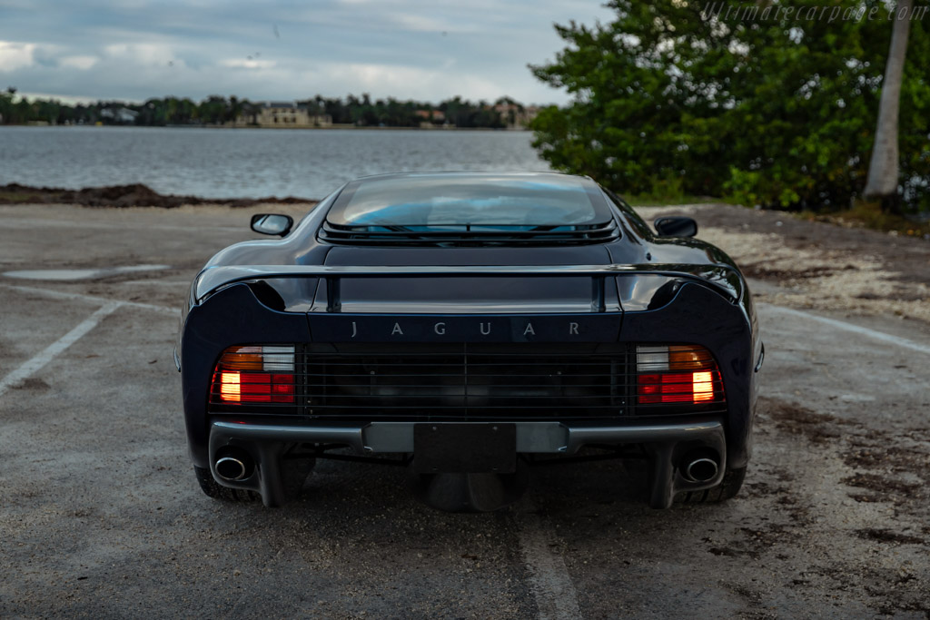 Jaguar XJ220