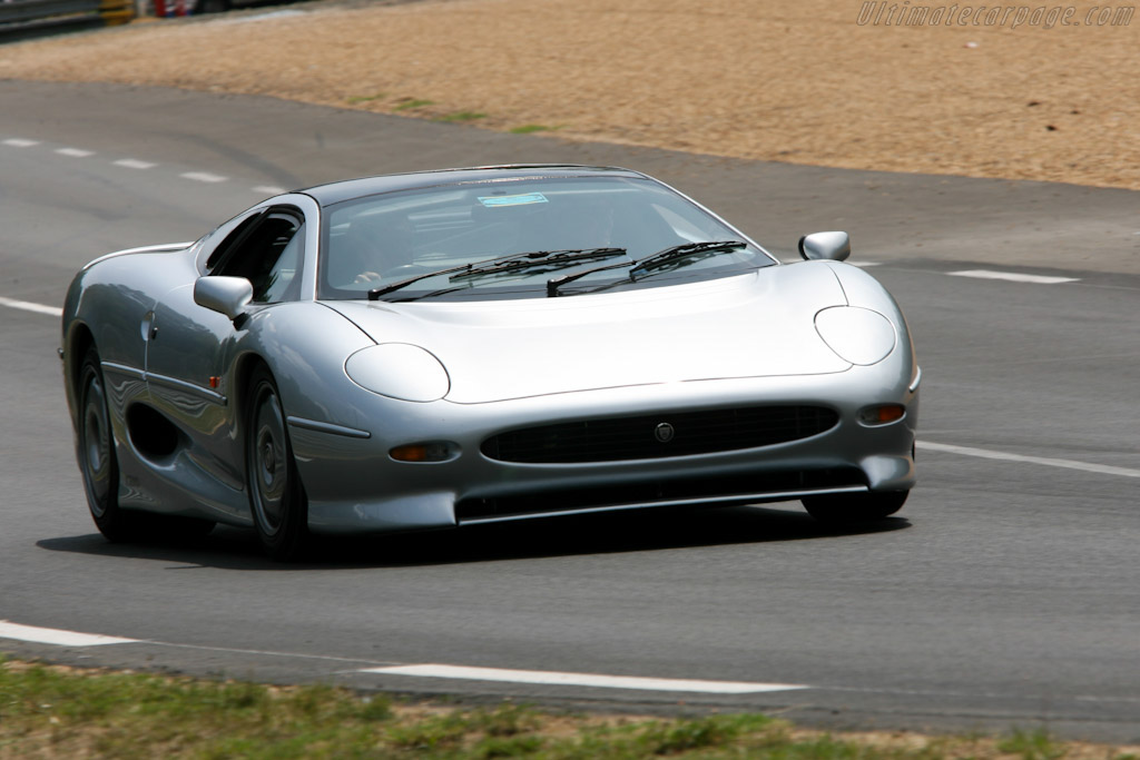 Jaguar XJ220