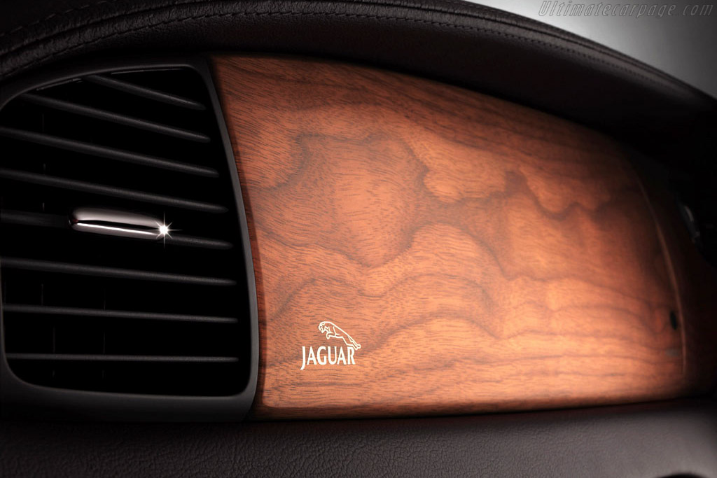 Jaguar Super V8 Portfolio