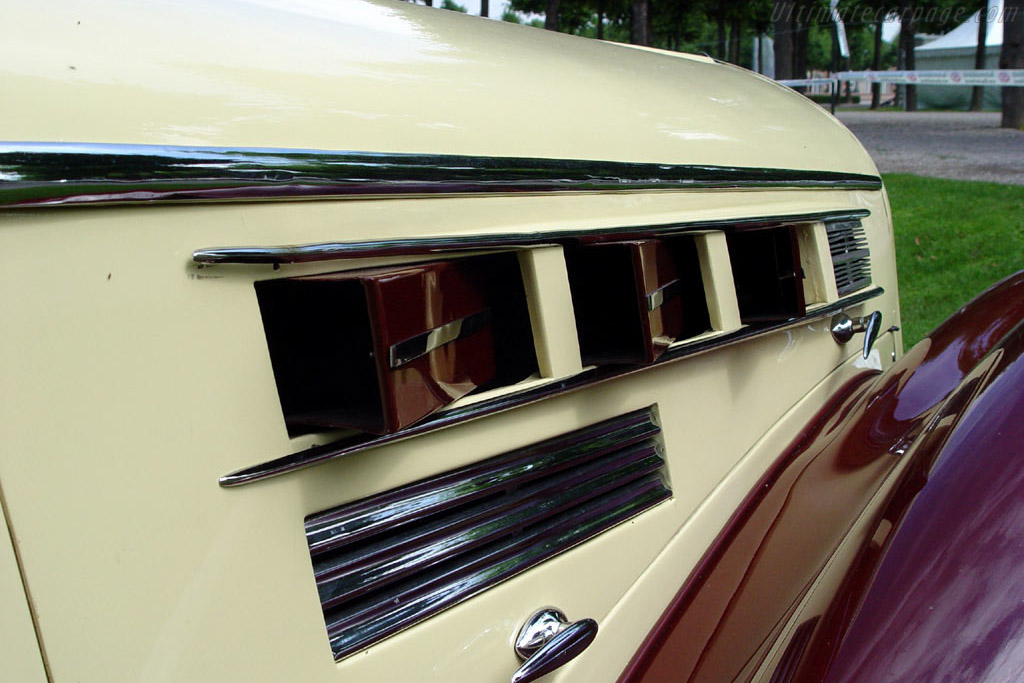 Alfa Romeo 6C 2300 B Castagna Cabriolet - Chassis: 814236  - 2003 European Concours d'Elegance