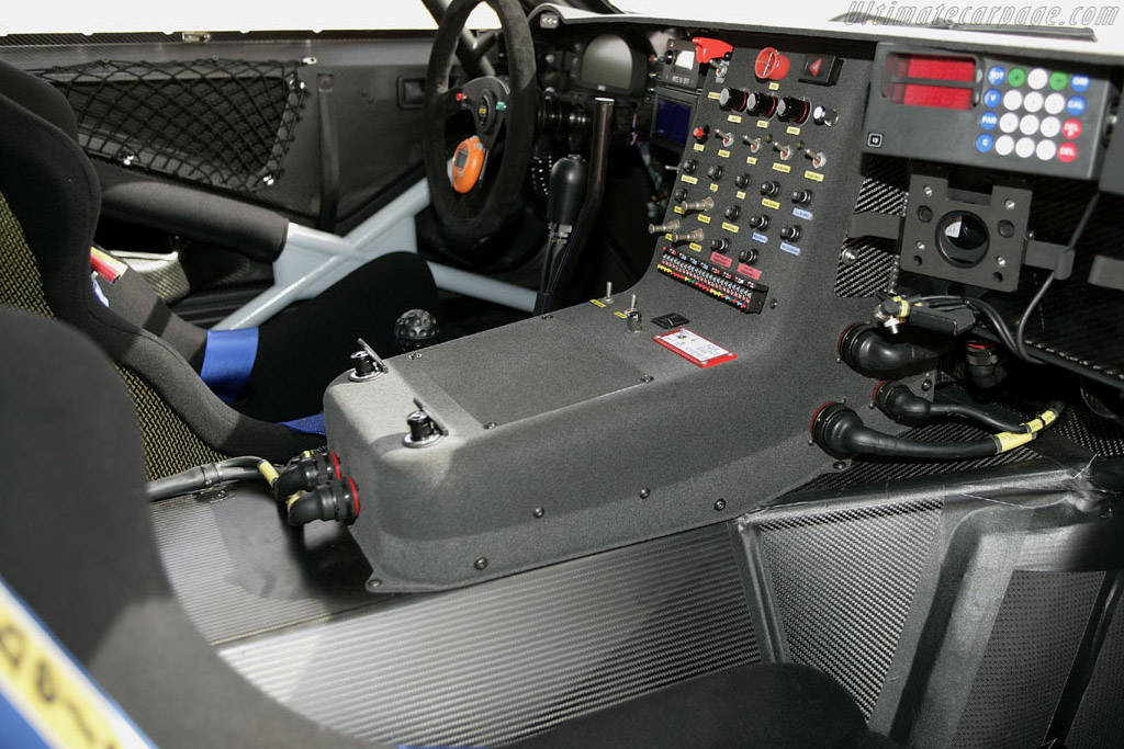 Volkswagen Race Touareg 2