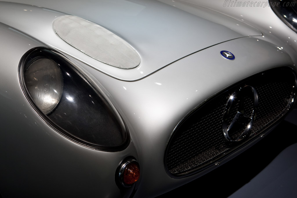 Mercedes-Benz 300 SLR Uhlenhaut Coupe