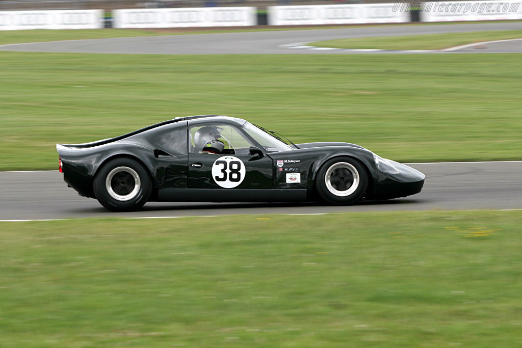 Chevron B6 BMW - Chassis: CH-DBE-2  - 2005 Silverstone Classic
