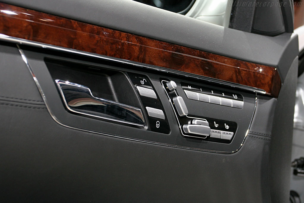 Mercedes-Benz S 65 AMG   - 2006 North American International Auto Show (NAIAS)