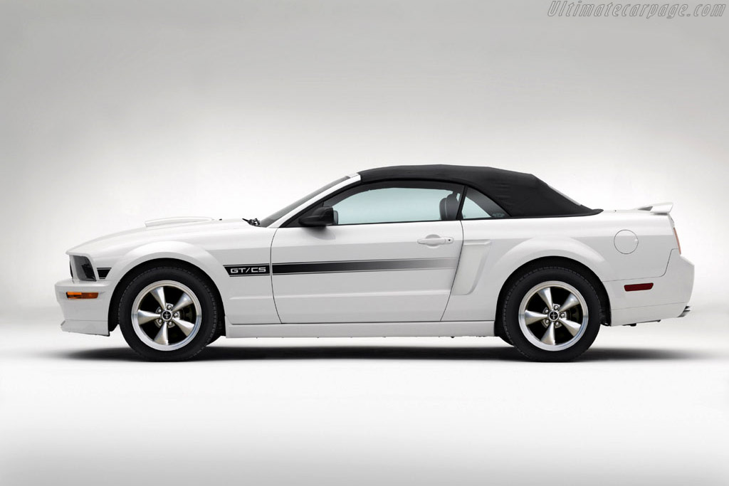 Ford Mustang GT/CS Convertible