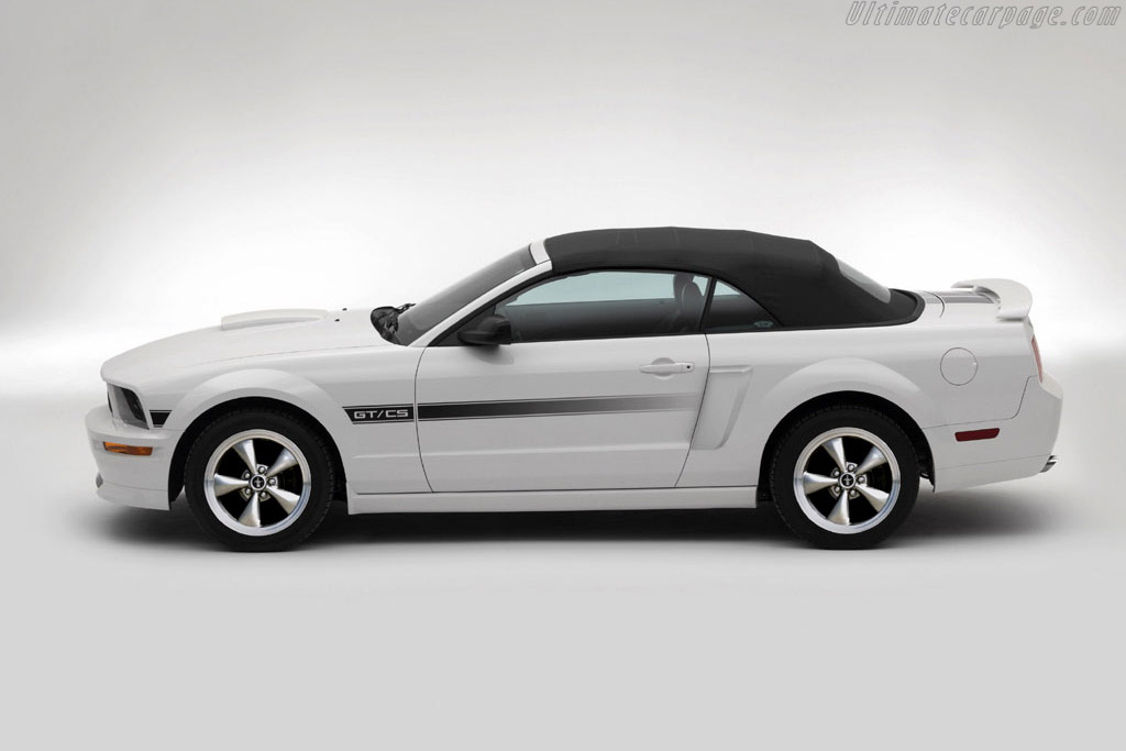 Ford Mustang GT/CS Convertible