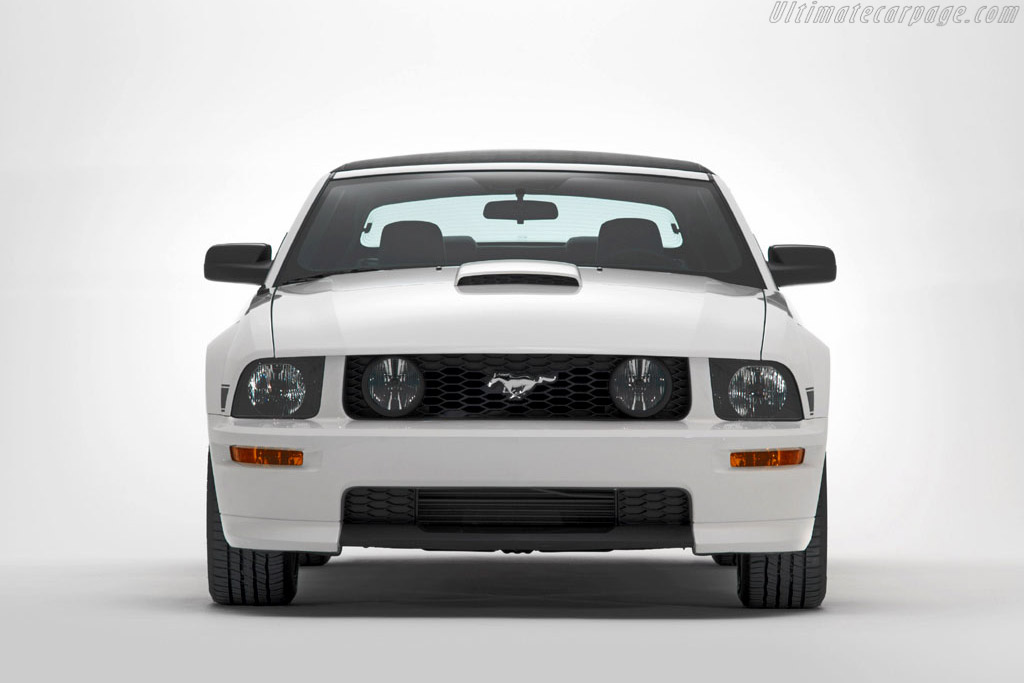 Ford Mustang GT/CS Convertible