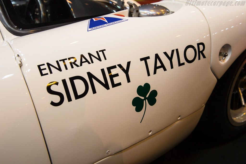 Lola T70 Mk3B Coupe Chevrolet - Chassis: SL76/138  - 2018 Retromobile